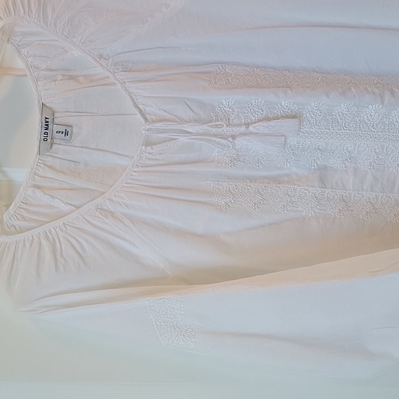 Old Navy Women's Pull Over Embroidered Top - Picture 4 of 6